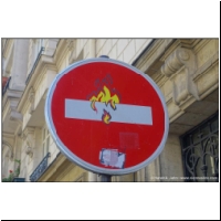 Paris_Streetart_Clet_Abraham_05308135.jpg