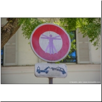 Paris_Streetart_Clet_Abraham_05308136.jpg