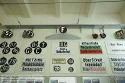 Viennaslide-03726448 Das Wiener Straßenbahnmuseum ist ein dem öffentlichen Verkehr gewidmetes Museum in Wien und das größte Straßenbahnmuseum der Welt. Der Schwerpunkt der Sammlung liegt in einer möglichst kompletten Dokumentation originaler historischer Straßenbahnfahrzeuge und Autobusse. Das Museum zählt zu den umfangreichsten Originalsammlungen weltweit.