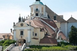 Viennaslide-04710122 Die römisch-katholische Haydn-Kirche in Eisenstadt ist nach Joseph Haydn benannt, der unweit im Schloss Esterházy große Teile seines Lebens (1732–1809) gewirkt hat. Auch Bergkirche, weil sie in einen kleinen Hügel hineingebaut ist.