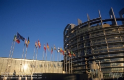 Viennaslide-05241504 Das Europäische Parlament (inoffiziell auch Europaparlament oder EU-Parlament; kurz EP) mit offiziellem Sitz in Straßburg ist das Parlament der Europäischen Union. Das Europäische Parlament wurde von der Architektengruppe 'Architecture Studio' aus Paris geplant.