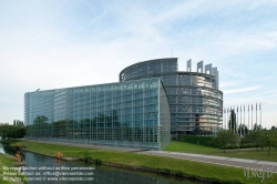 Viennaslide-05241515 Das Europäische Parlament (inoffiziell auch Europaparlament oder EU-Parlament; kurz EP) mit offiziellem Sitz in Straßburg ist das Parlament der Europäischen Union. Das Europäische Parlament wurde von der Architektengruppe 'Architecture Studio' aus Paris geplant.