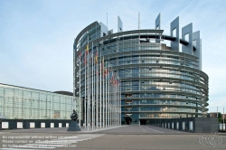 Viennaslide-05241518 Das Europäische Parlament (inoffiziell auch Europaparlament oder EU-Parlament; kurz EP) mit offiziellem Sitz in Straßburg ist das Parlament der Europäischen Union. Das Europäische Parlament wurde von der Architektengruppe 'Architecture Studio' aus Paris geplant.