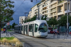 Viennaslide-05274414 Frankreich, Lyon, moderne Straßenbahn T4 Jet d'Eau // France, Lyon, modern Tramway T4 Jet d'Eau