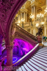 Viennaslide-05302375 Die Opéra Garnier, auch Palais Garnier genannt, ist eines der zwei Pariser Opernhäuser, die der staatlichen Institution Opéra National de Paris unterstehen. Sie wurde 1875 eröffnet und steht am rechten Seineufer im 9. Arrondissement. Ihren Namen verdankt sie ihrem Erbauer Charles Garnier.