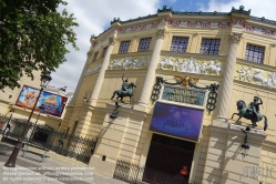 Viennaslide-05321001 Der Cirque d’Hiver (Winterzirkus) liegt im 11. Pariser Arrondissement und ist der einzig verbliebene von ehemals 18 stationären Pariser Zirkusbauten. Es gehört zu den ältesten Zirkusgebäuden der Welt.