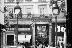 Viennaslide-05341527 Die Passage des Panoramas ist eine überdachten Ladenpassage in Parisim 2. Arrondissement, zwischen dem Boulevard Montmartre im Norden und der Rue Saint-Martin im Süden. Die Passage ist eine wichtige Adresse für Philatelisten.