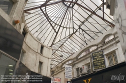 Viennaslide-05342236 Die Passage du Caire, nach der Stadt Kairo benannt, ist eine überdachte Ladenpassage mit Glasdach aus dem Ende des 18. Jahrhunderts im 2. Arrondissement in Paris. Die Passage du Caire ist ein schützenswertes Denkmal.