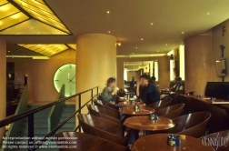 Viennaslide-05362205 Mit der Gestaltung des Cafe Costes 1984 am Pariser Square des Innocents, gelang dem Designer Philippe Starck der Aufstieg in die internationale Designer-Elite. Das Cafe schloss 1994.