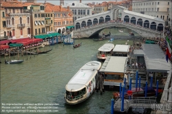 Viennaslide-06898126 Venedig, Bootsverkehr am Canal Grande, Rialtobrücke // Venice, Boat Traffic on Canal Grande, Rialto Bridge