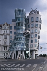Viennaslide-07112149 Prag, Tanzendes Haus von Frank Gehry an der Moldau - Prague, Dancing House by Frank Gehry