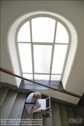 Viennaslide-62000047 Junger Mann mit Laptop im Stiegenhaus - Young Man with Laptop, Staircase