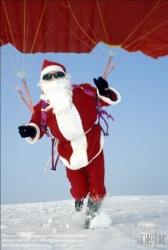Viennaslide-73611002 Fliegender Weihnachtsmann - Flying Santa Claus