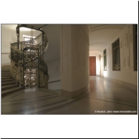 Viennaslide-01051723.jpg