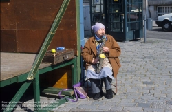 Viennaslide-00010182 Wien, Innenstadt, Straßenmusikerin