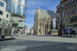 Viennaslide-00010528 Wien, Wien, menschenleerer Stephansplatz, erster Tag der Maßnahmen gegen die Ausbreitung des Coronavirus - Vienna, deserted Stephansplatz, first day of curfew because Corona Virus