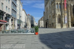 Viennaslide-00010529 Wien, Wien, menschenleerer Stephansplatz, erster Tag der Maßnahmen gegen die Ausbreitung des Coronavirus - Vienna, deserted Stephansplatz, first day of curfew because Corona Virus