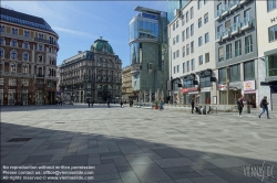 Viennaslide-00010530 Wien, Wien, menschenleerer Stephansplatz, erster Tag der Maßnahmen gegen die Ausbreitung des Coronavirus - Vienna, deserted Stephansplatz, first day of curfew because Corona Virus