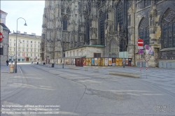 Viennaslide-00010531 Wien, Wien, menschenleerer Stephansplatz, erster Tag der Maßnahmen gegen die Ausbreitung des Coronavirus - Vienna, deserted Stephansplatz, first day of curfew because Corona Virus