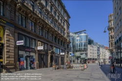 Viennaslide-00010557 Wien, wegen COVID-19 menschenleere Kärntner Straße // Vienna, deserted Kaerntner Strasse due to COVID-19