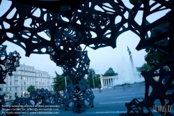 Viennaslide-00030315 Wien, Schwarzenbergplatz mit Skulptur 'The Morning Line' von Matthew Ritchie