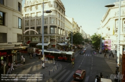 Viennaslide-00061119 Wien, Mariahilferstraße vor dem Umbau zur Fußgängerzone, Kreuzung Neubaugasse