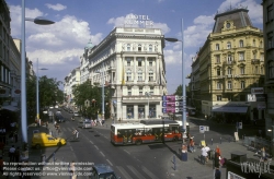 Viennaslide-00061124 Wien, Mariahilferstraße vor dem Umbau zur Fußgängerzone, Kreuzung Neubaugasse