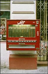 Viennaslide-00251502 Wien, alter Zigarettenautomat