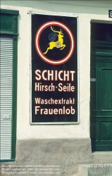 Viennaslide-00253030 Altes Lebensmittelgeschäft in Niederösterreich, Historisches Emailschild 'Schicht Hirsch-Seife', Einschussloch aus der Besatzungszeit
