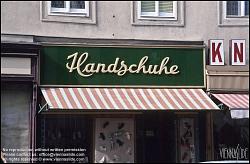 Viennaslide-00255503 Wien, altes Handschuhgeschäft um 1985