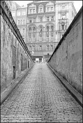 Viennaslide-00301317 Wien, Kühnplatz, ehemaliges Naschmarktlager, heute Garage, historisches Foto um 1980