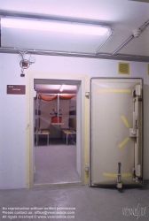 Viennaslide-00301404 Wien, Atombunker in einer Tiefgarage eines Amtsgebäudes - Fall-Out Shelter in Vienna