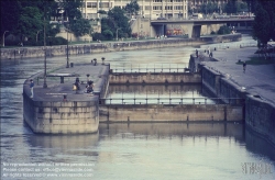Viennaslide-00310105 Wien, Donaukanal, Kaiserbadschleuse, historische Aufnahme um 1987
