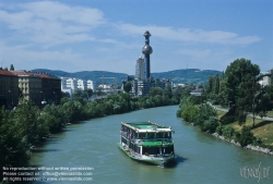 Viennaslide-00310225 Wien, Donaukanal, Ausflugsschiff Vindobona, Dekor von Hundertwasser