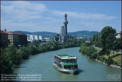 Viennaslide-00310225 Wien, Donaukanal, Ausflugsschiff Vindobona, Dekor von Hundertwasser