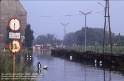 Viennaslide-00316103 Wien, Alberner Hafen, Donauüberschwemmung, 9.8.1985