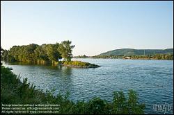 Viennaslide-00316236 Wien, an der Donau bei Klosterneuburg, hinten Bisamberg - Wien, Danube near Klosterneuburg