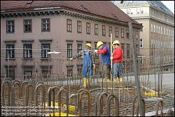 Viennaslide-00470645 Wien, Baustelle des Wohnbaus Beatrixgasse 11, Betonieren einer Geschoßdecke