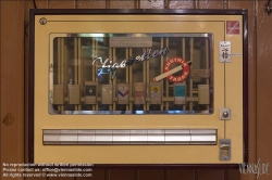 Viennaslide-00521119 Wien, Gasthaus Sittl, 'zum goldenen Pelikan', Zigarettenautomat