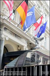 Viennaslide-00560217f Wien, ein Rolls-Royce vor dem Hotel Sacher // Vienna, A Rolls-Royce Car in front of Hotel Sacher