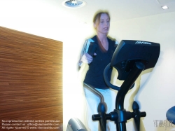 Viennaslide-00561737 Eine Frau beim Workout