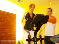 Viennaslide-00561738 Fitnessclub, Frau und Trainer - Fitness, Workout