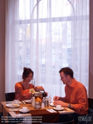 Viennaslide-00561751 Paar beim Frühstück - Couple having Breakfast