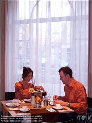 Viennaslide-00561751 Paar beim Frühstück - Couple having Breakfast