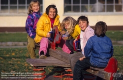 Viennaslide-00601228 Traiskirchen, Flüchtlingslager, Bosnische Flüchtlinge des Jugoslavien-Krieges