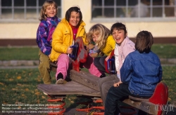 Viennaslide-00601228 Traiskirchen, Flüchtlingslager, Bosnische Flüchtlinge des Jugoslavien-Krieges