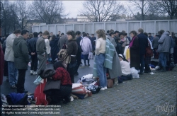 Viennaslide-00601309 Wien, Weihnachten 1989, Tschechische Einkaufstouristen erstmals im Westen - Vienna, Christmas 1989, Czech Tourists First Shopping in the West