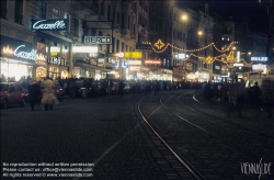 Viennaslide-00601317 Wien, Weihnachten 1989, Tschechische Einkaufstouristen erstmals im Westen - Vienna, Christmas 1989, Czech Tourists First Shopping in the West