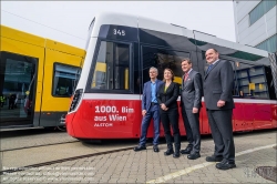 Viennaslide-00611236 Wien, Alstom, Präsentation der 1000. Straßenbahn von Alstom (früher Bombardier) aus Wien, Josef Tauchner, Peter Hanke, Gudrun Senk, Jörg Nikutta // Vienna, Presentation of the 1000th Streetcar by Alstom Vienna (former Bombardier), Josef Tauchner, Peter Hanke, Gudrun Senk, Jörg Nikutta