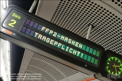 Viennaslide-00630138 Hinweis auf die Maskenpflicht in der U-Bahn